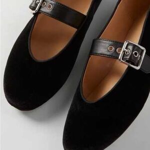 Ann Taylor Black Flats with Buckle Detail